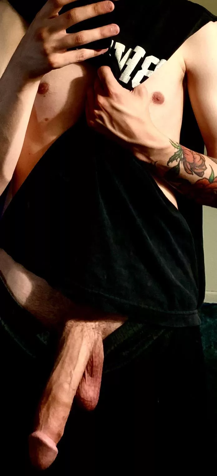 veiny hands and tats, anyone? 🥵🔪