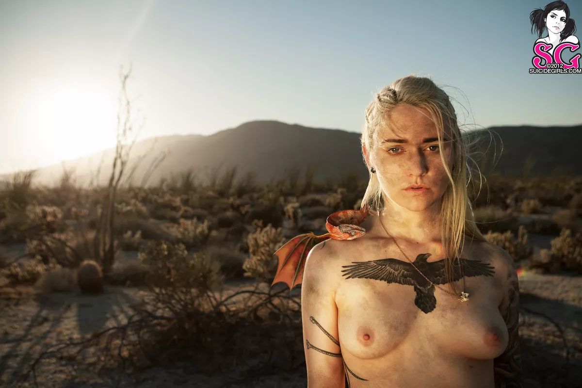 Lily khaleesi nude.