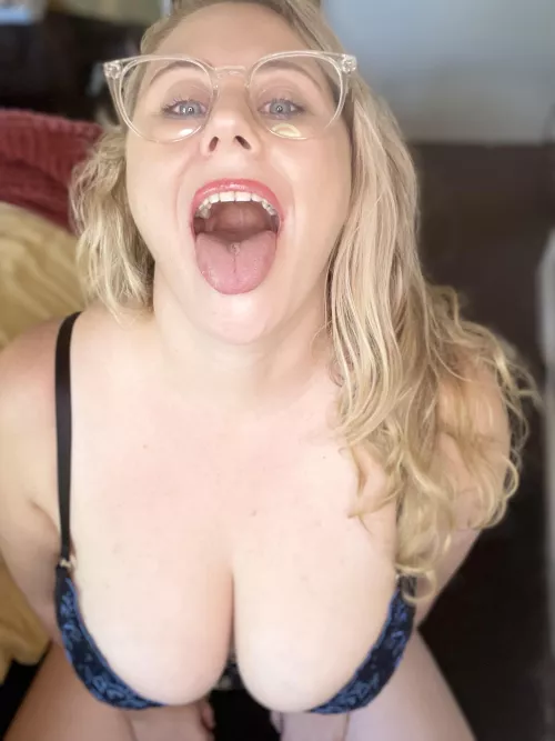 Waiting for my breakfast like a good little slut [f]