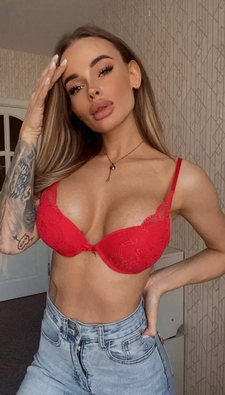 Waiting for your cock between my tits, darling😇🍒