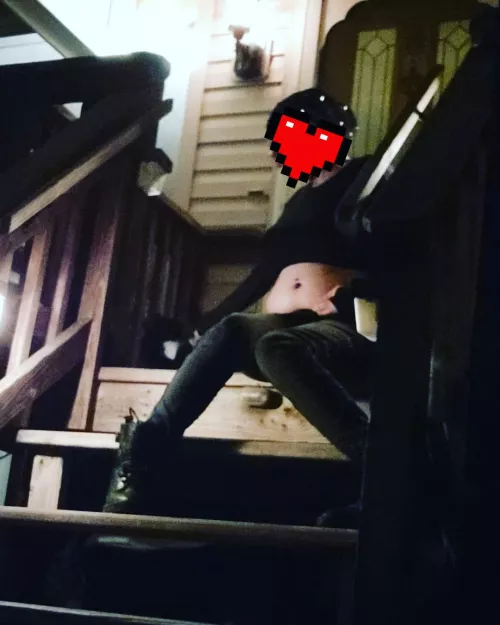 Waiting on my food to be delivered 🌯 😍🤤