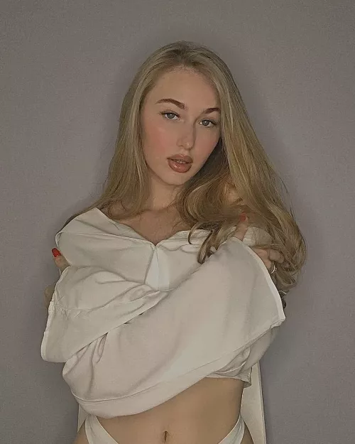 Wanna be ur lil princess 😇😇😇😇👅👅👅👅