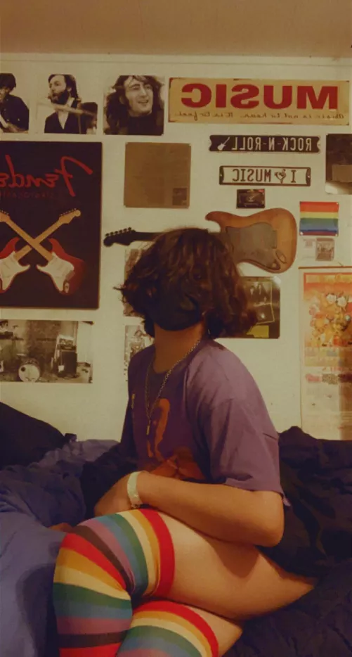 Wanna cuddle and watch horror movies?? :3