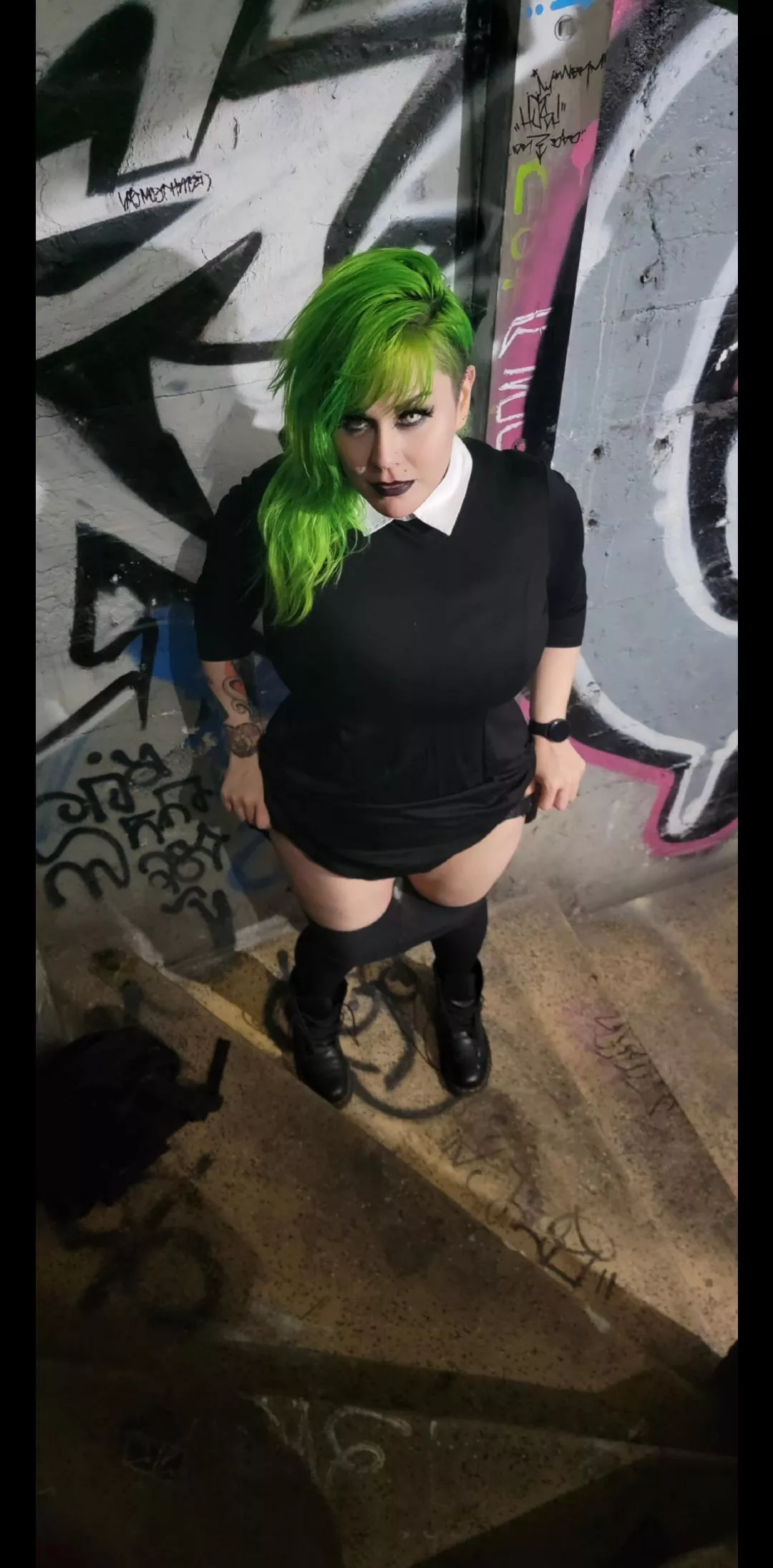 Wanna do something in this stairwell? 😈