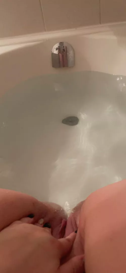 Wanna join me in the tub π€ͺ