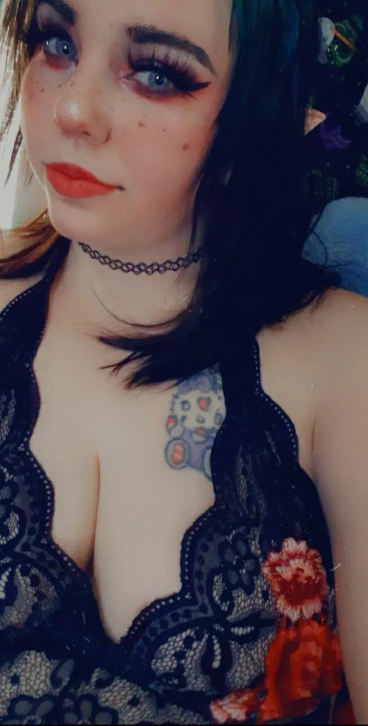 Wanna play with a cute elf girl?