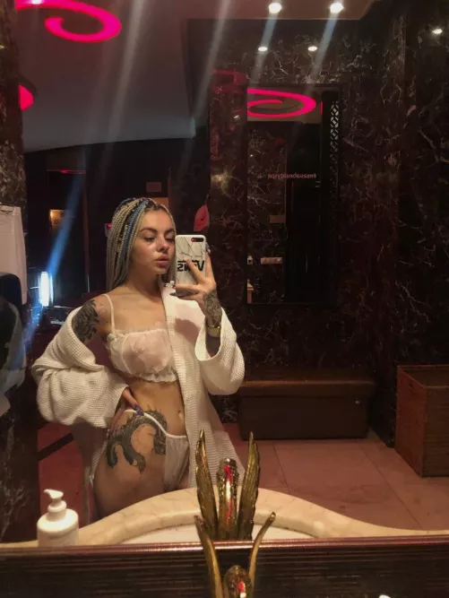 Wanna play with my tits