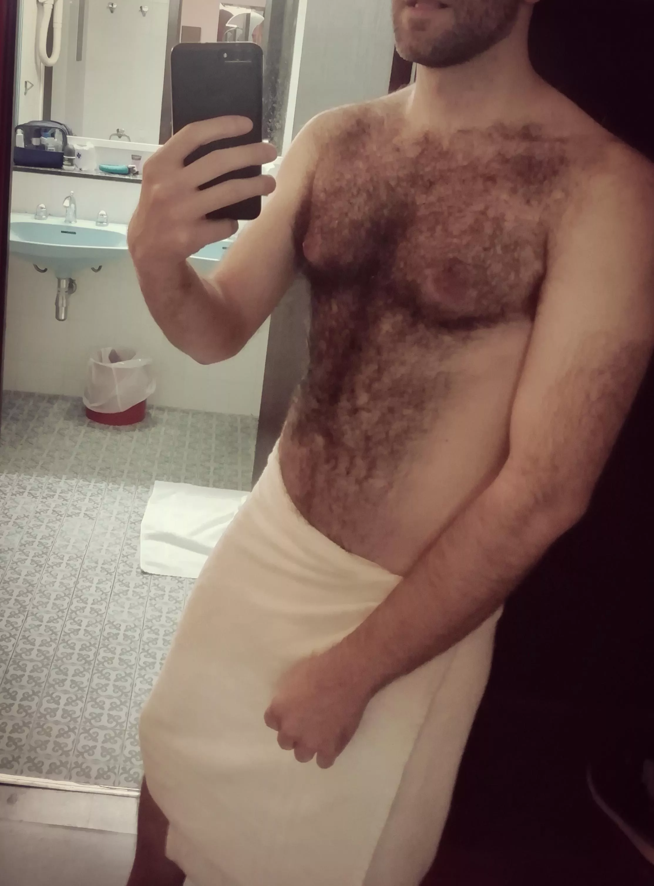 Wanna s3e wmat's below the towel? 