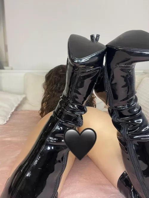 Wanna see more pussy or more ass? 😇😘 - now at $4.5 per month, uncensored pics included 😈