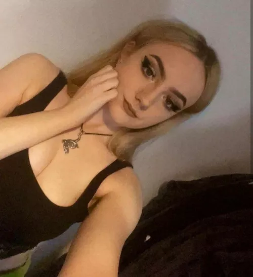 Wanna see more? 😉 @xxdirtyalinaxx