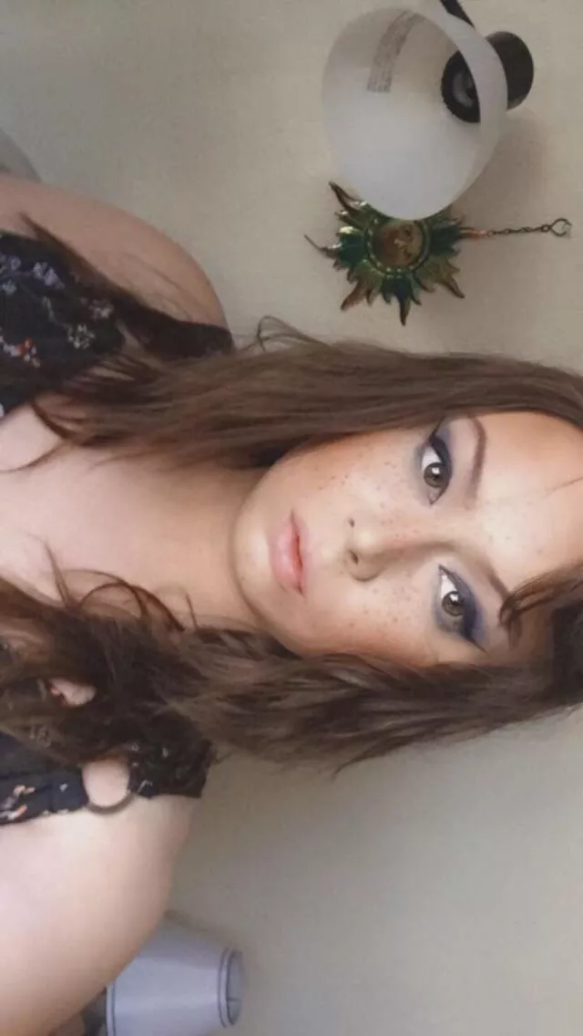 wanna see my girl 🐔?