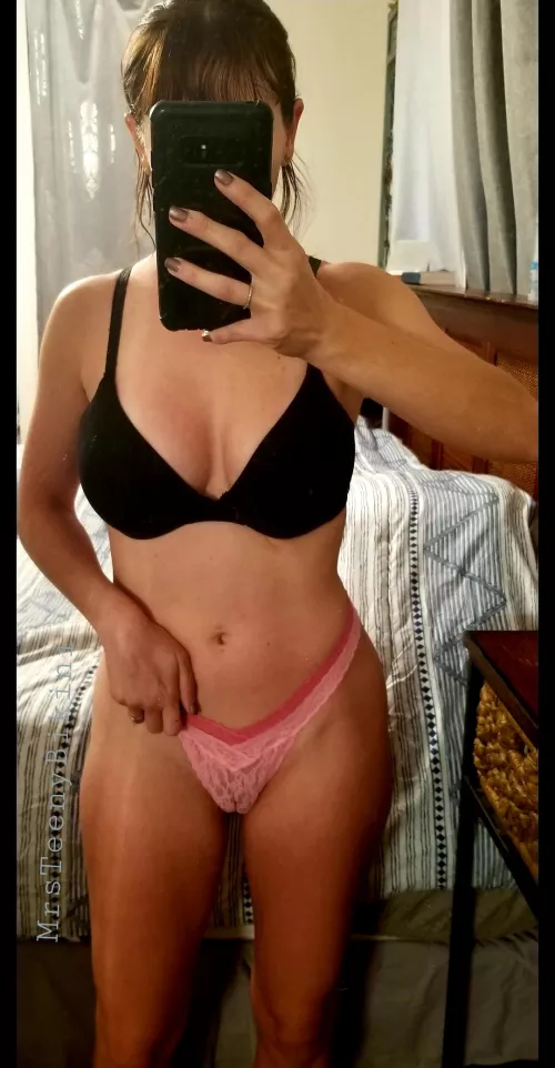 wanna see what panties I'm wearing tonight. [f]