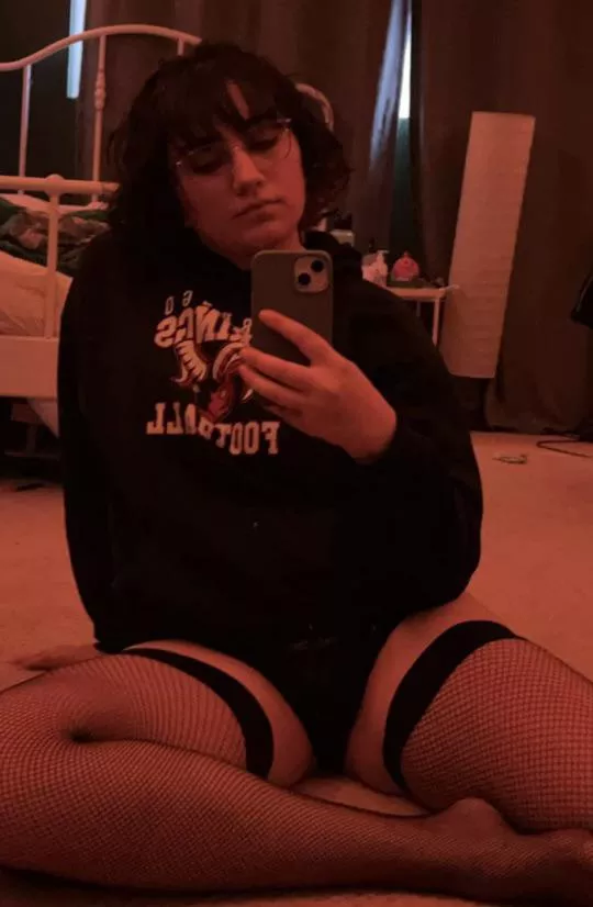 Wanna see what’s under the hoodie😈😝