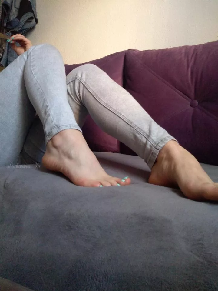 Want to take care of my feet while I play with my hair? ☺️💞 Sounds like a good Saturday to me!