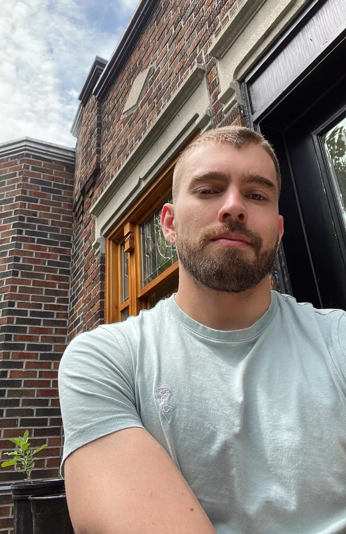 Wanted to try something new, so I got my head buzzed. 🤓🌈