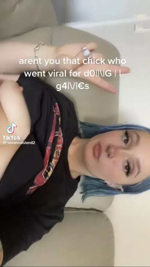 Was worth the pause for this beautiful lady 😍