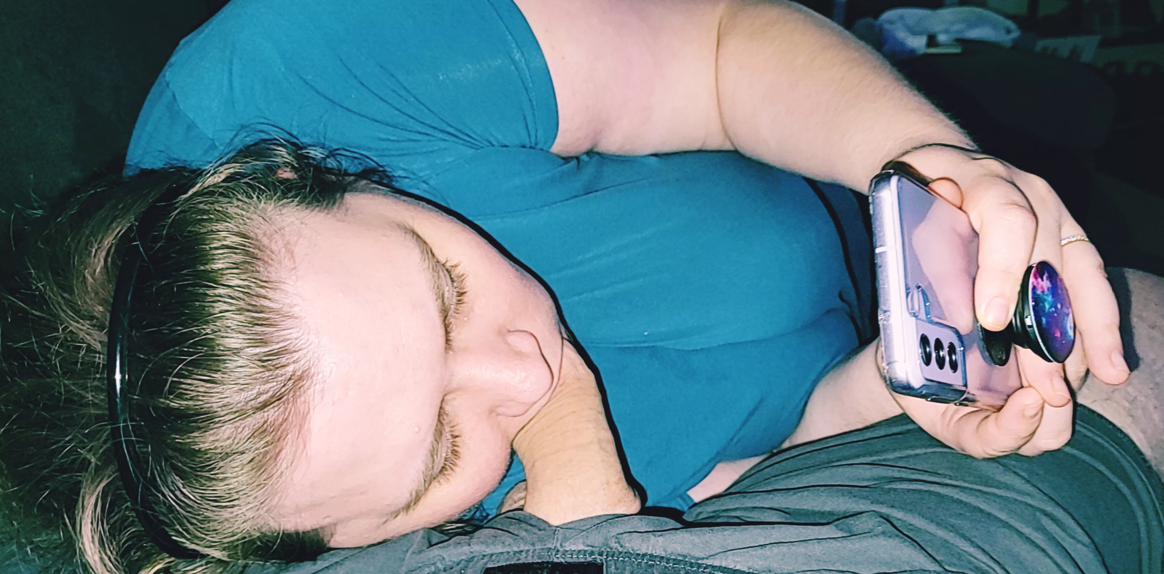 Watching tik-tok while sucking cock 🥱😇😏