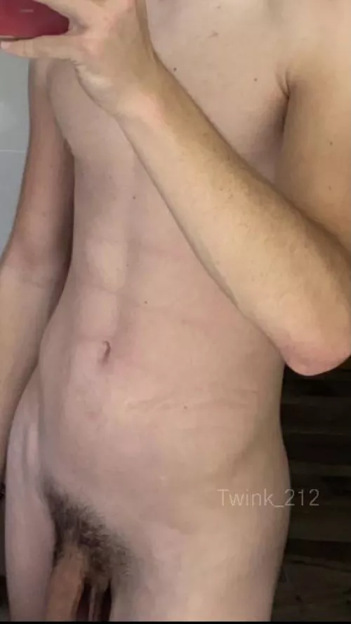 We all love a hung twink 🍆 Free OF, link in comments 👀