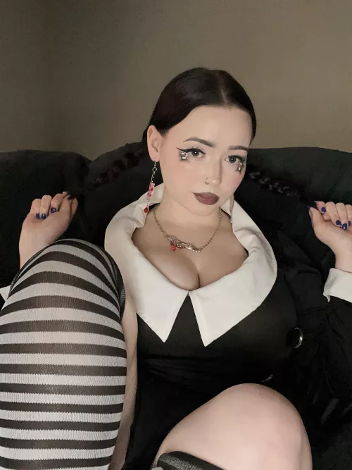 Wednesday Addams if she were a broke bitch in her 20s 🤪