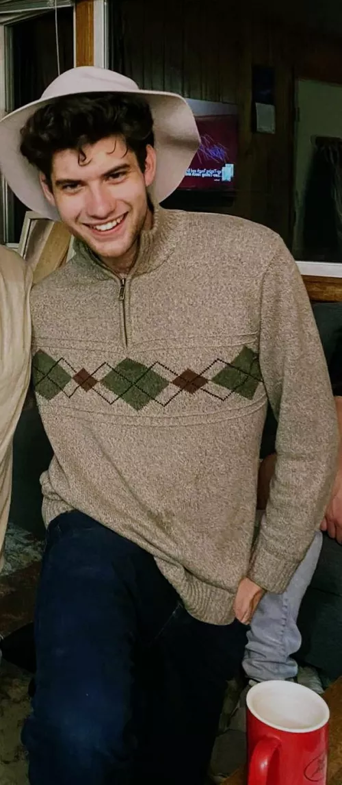 Weekend Shenanigans😏🙈 Any folks around my age wanna chat? (23).... Tryna meet new people 👀