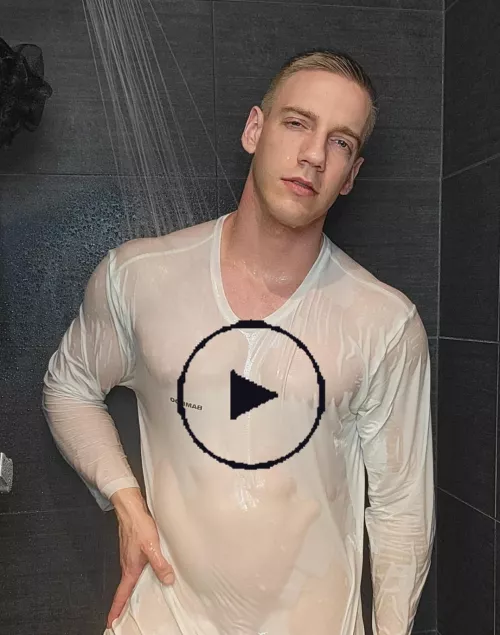 wet t-shirt never get old 😉