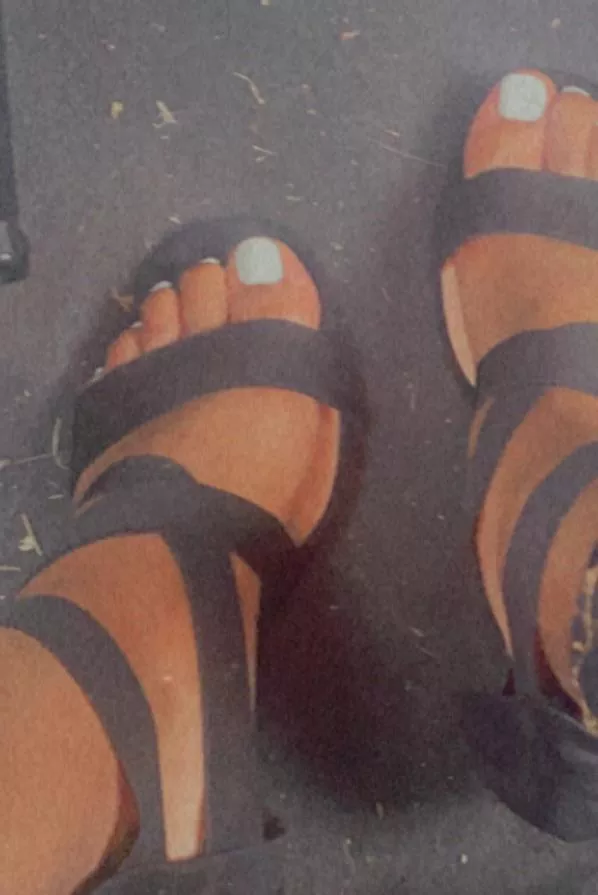 what color should i get my next pedicure🤍