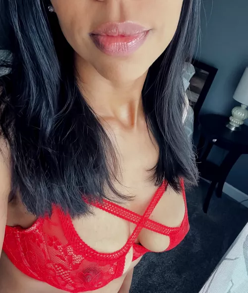 What color would be better than red for this photo?