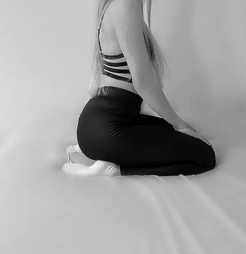 What do you think about me in my tight leggings? 😈