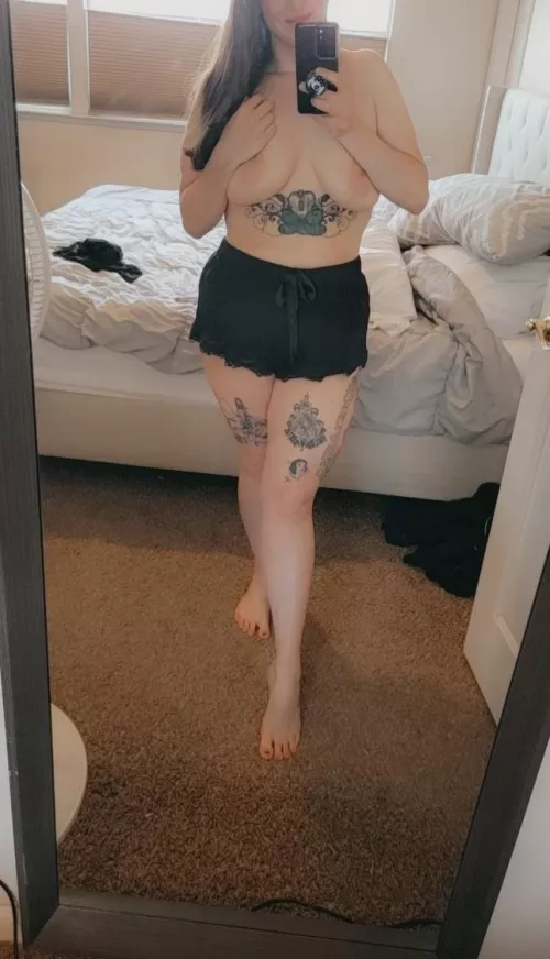 What do you think of my new summer pajamas? 🖤