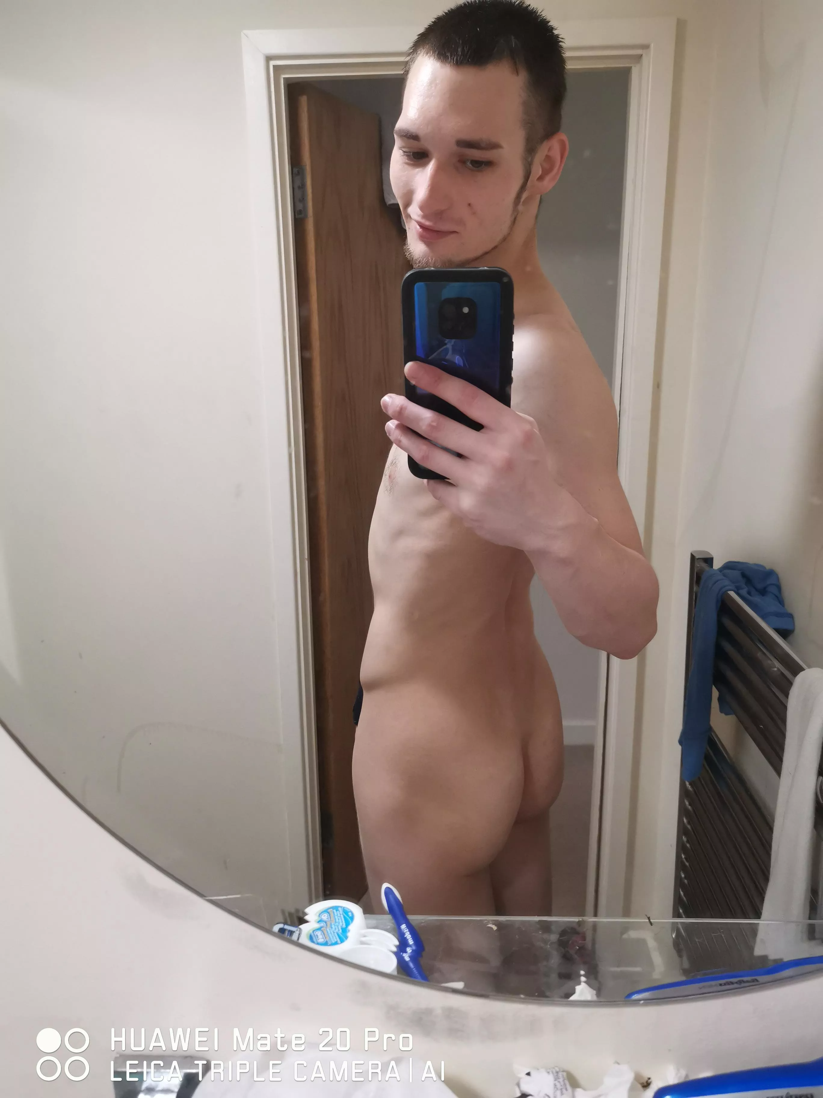 what female wouldn't want to pegg me😜