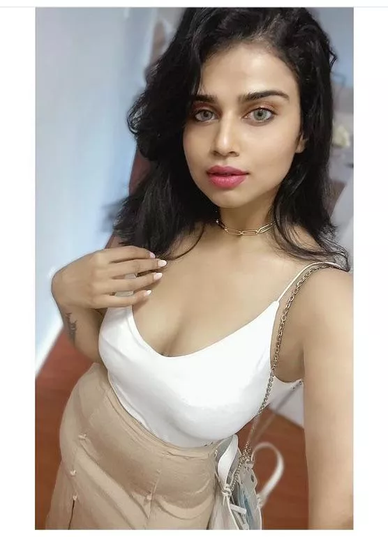 What would you do to this sexy brown slut? No limits What would you do to this sexy brown slut? No limits