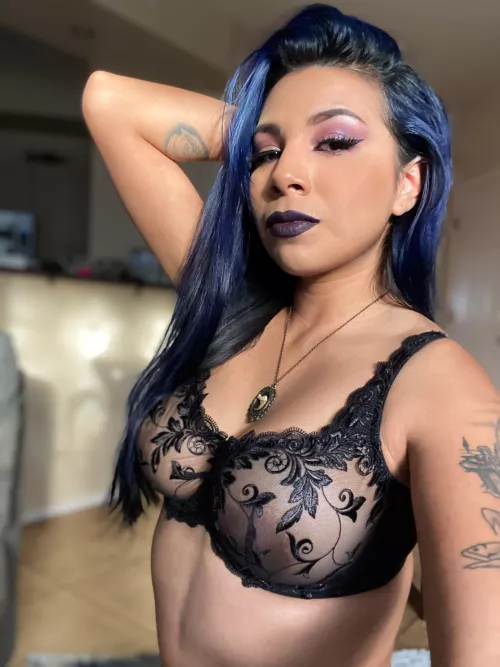 When that golden hour hits just right 🖤✨