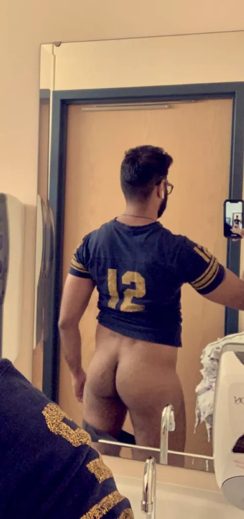 When the scrub pants come down😯🍑