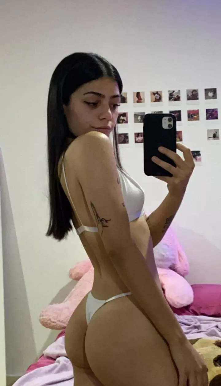 Which big cock wanna tribute some irl friends? got many to feed