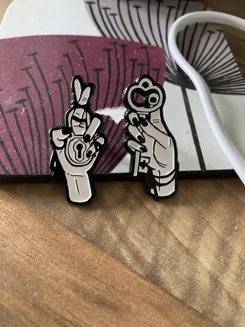 Which one of these says ‘I’m wearing a chastity cage’?