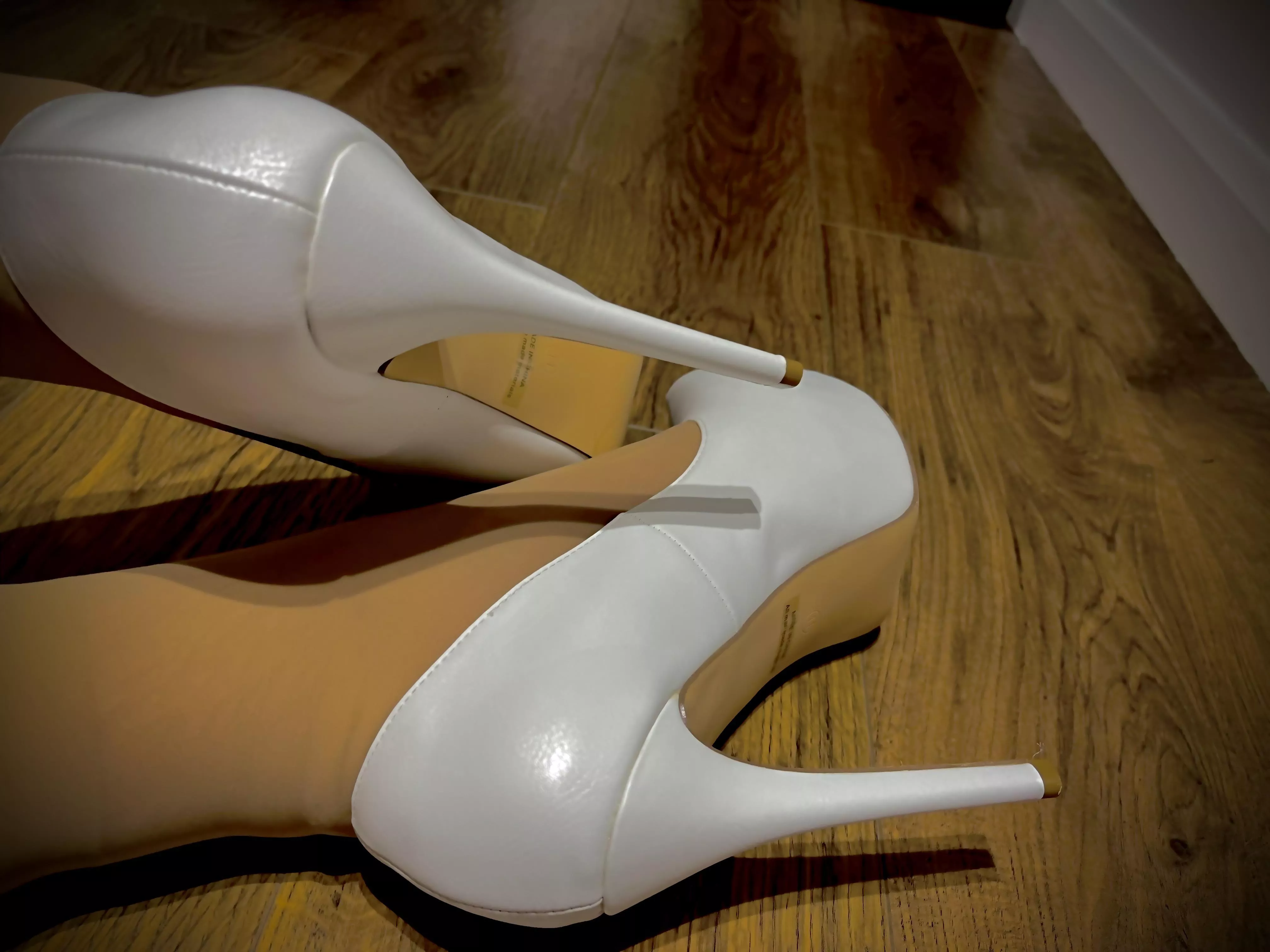 White heels anyone? White heels anyone?