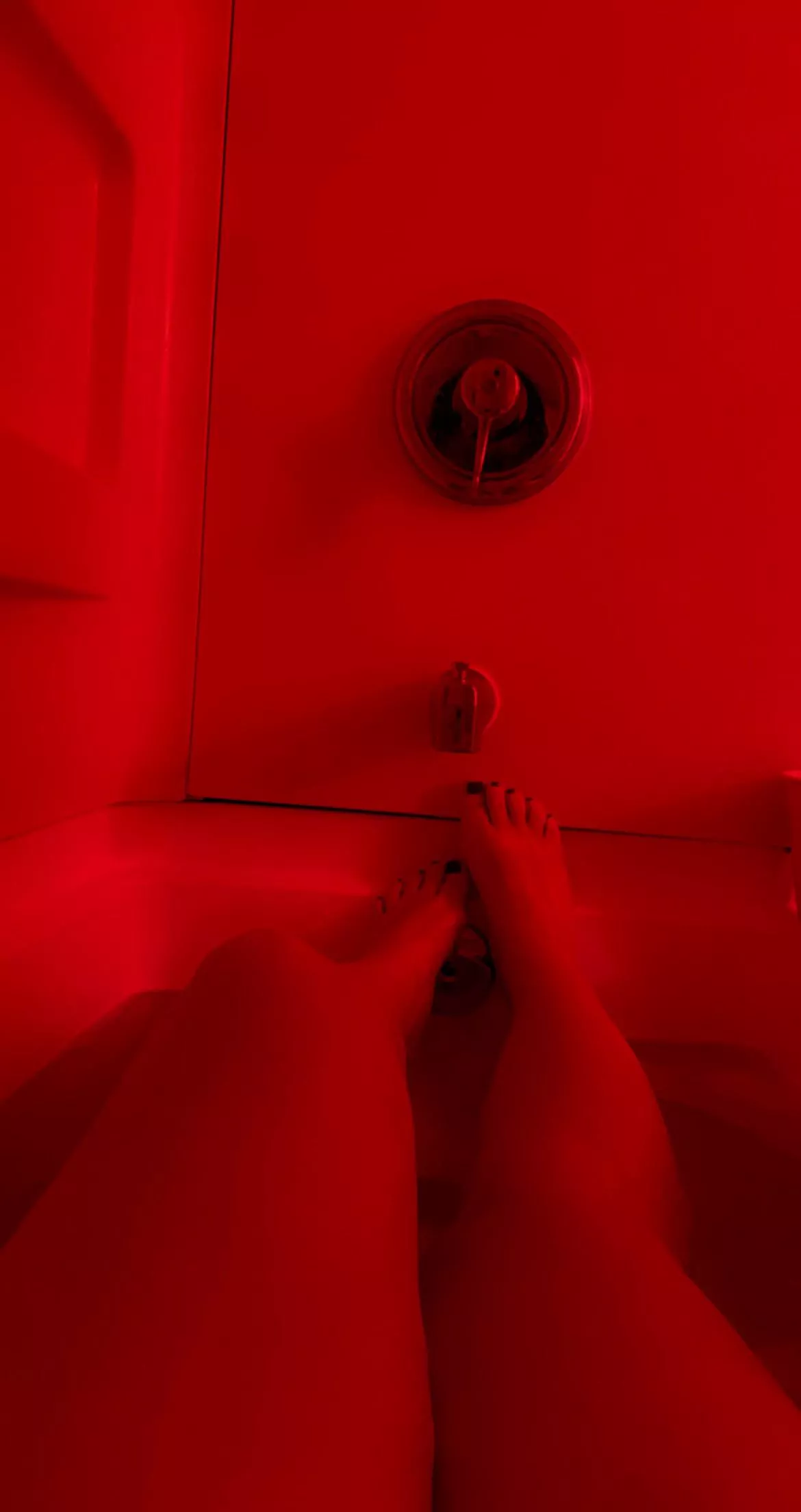 Who can keep me company 😉😘