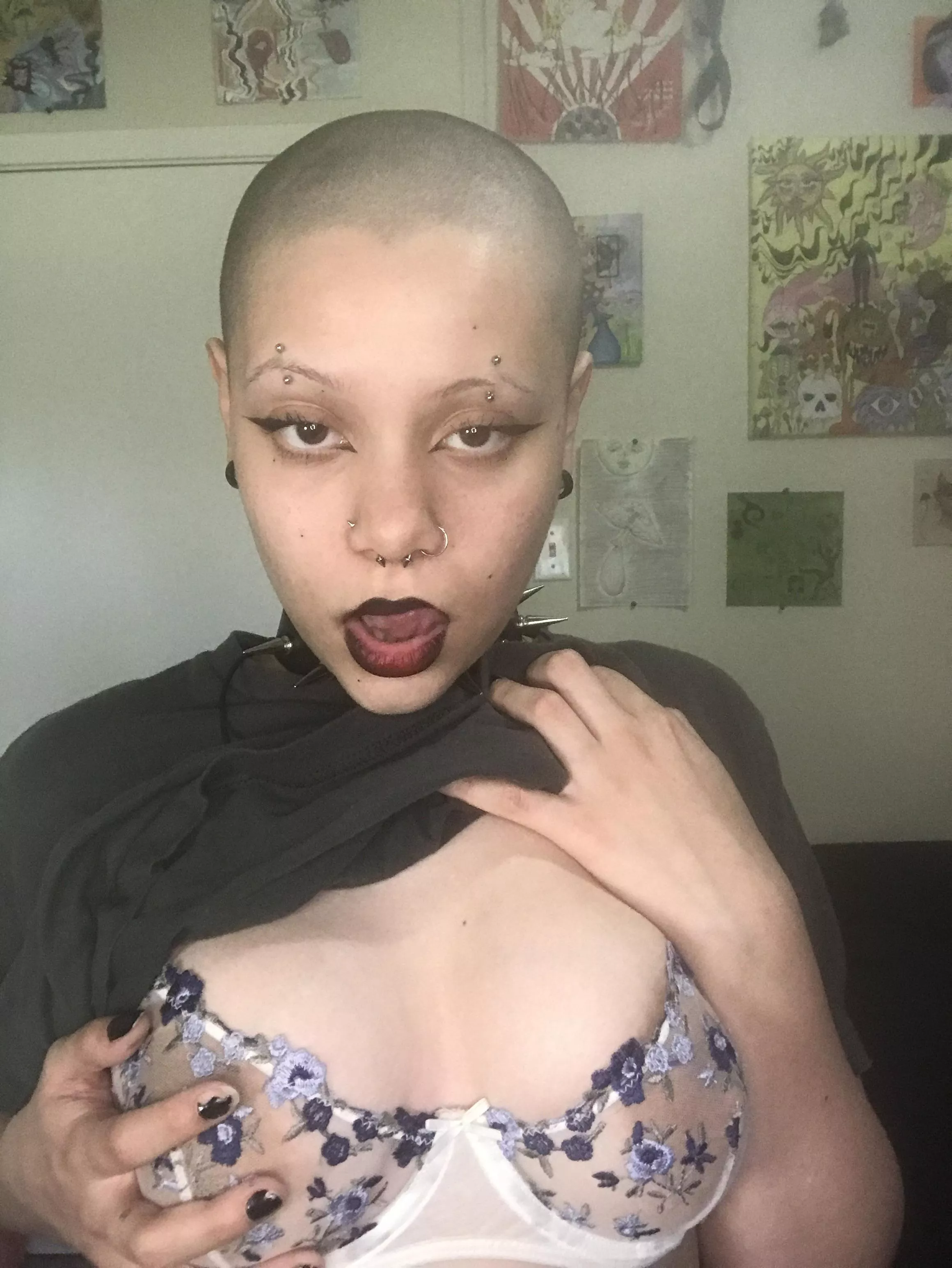 who doesn’t love a bald goth girl?