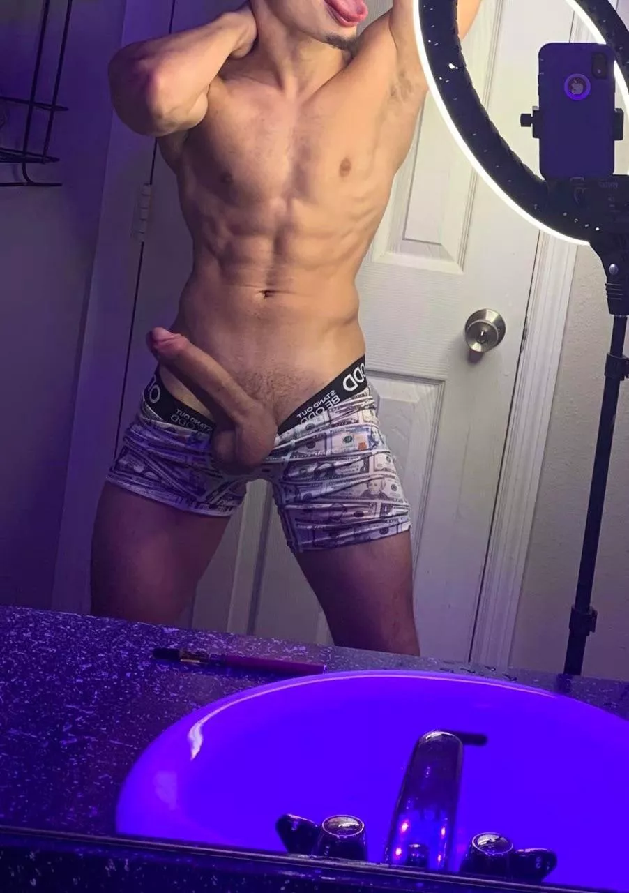 Who down to worship my 9โ monster cock rn ๐๐ค Who down to worship my 9โ monster cock rn ๐๐ค