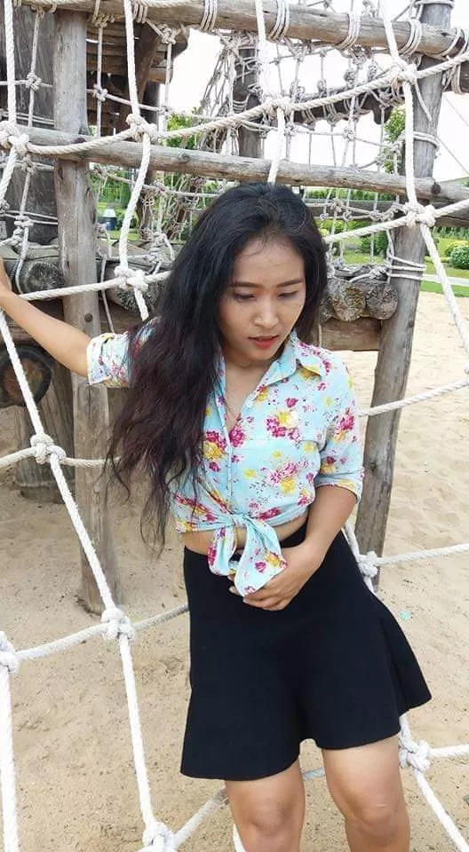 Who has the biggest cuck to tribute my gf's face and legs pictures