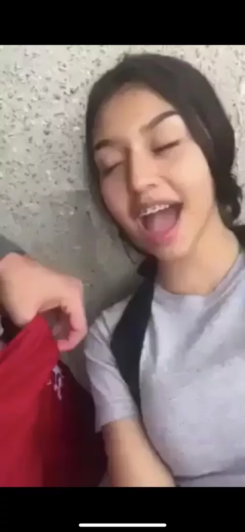 Who is this? She’s 19 and has other videos is all I know