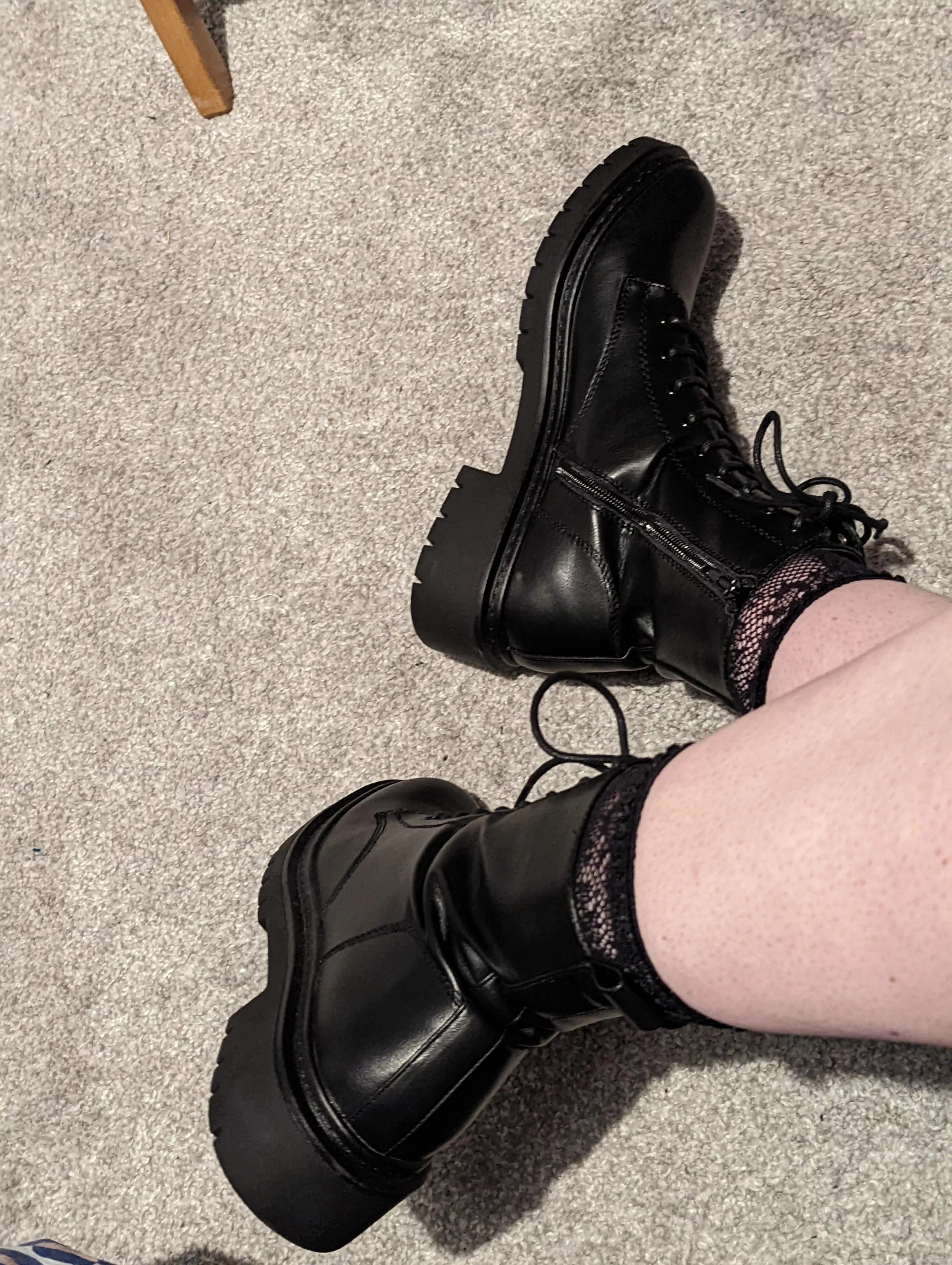 who likes boots?πββοΈ who likes boots?πββοΈ