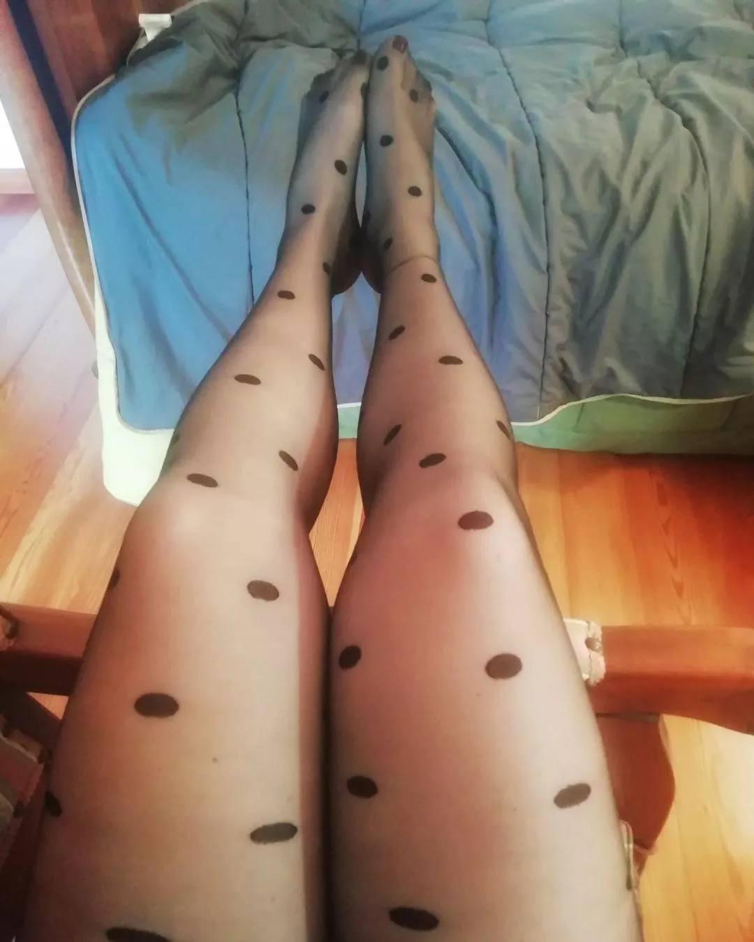 who likes my dotted tights? 😉❤️