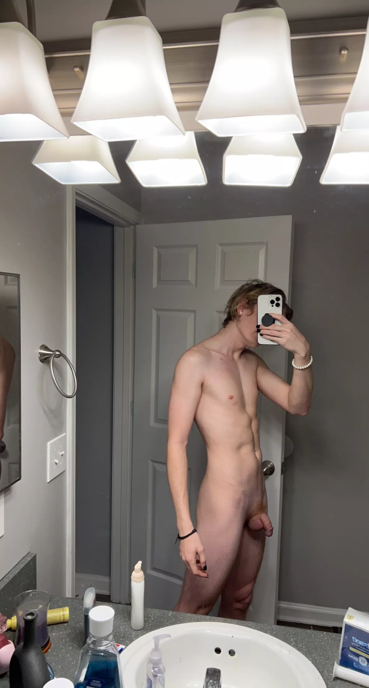 Who needs a twink boy with some string abs? I’m here.