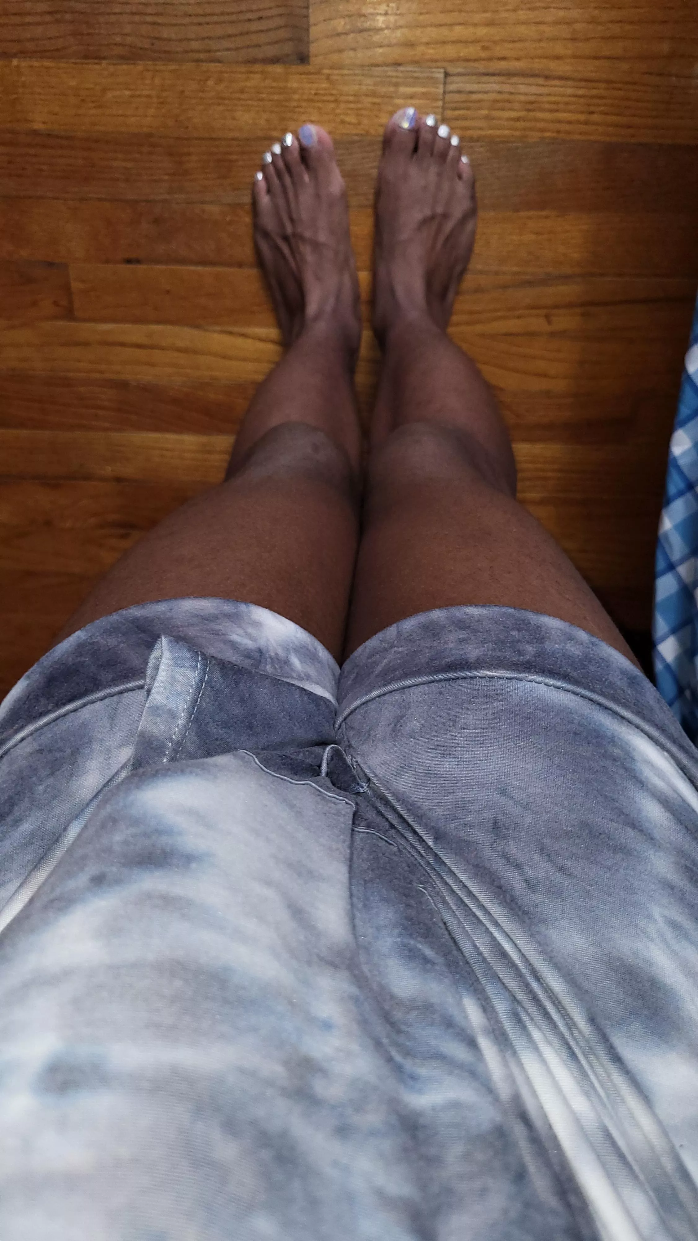 Who want thicc thighs and cute toes? Who want thicc thighs and cute toes?