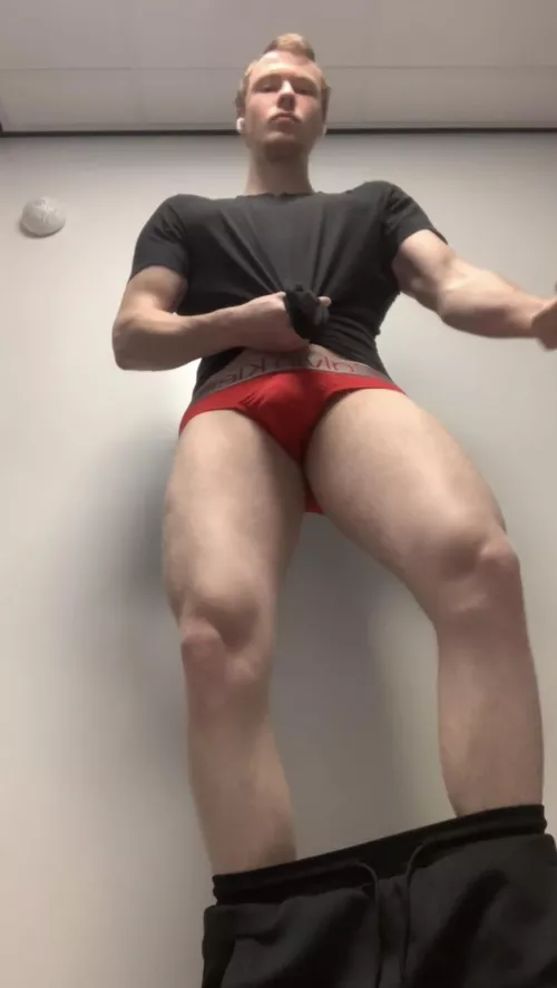 Who wants breeding against the wall in the gym toilets? Iβll make everyone hear you ;)