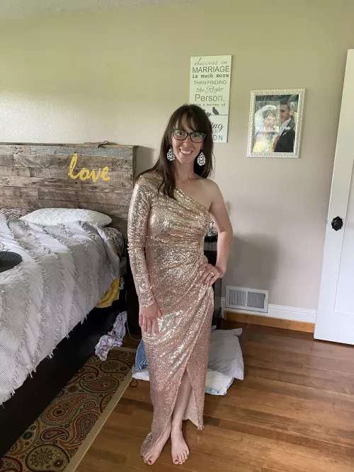 Who wants her nudes?