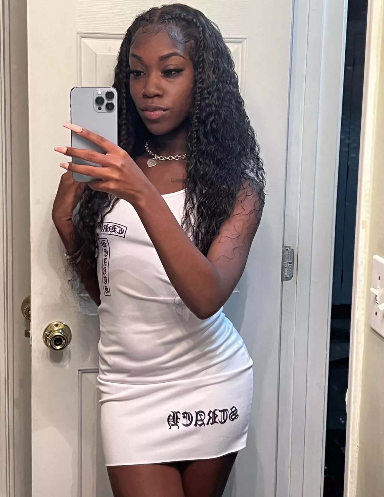 who wants to cum on her picture and send to her or send her dick pics? dm me asap