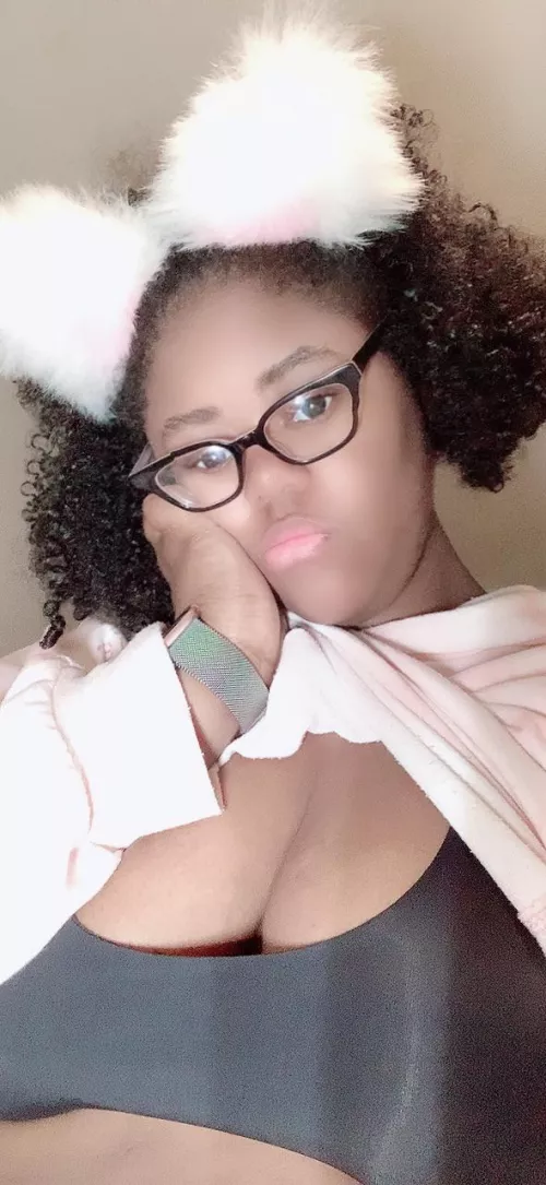 who wants to give me head pats i’ll be a good girl