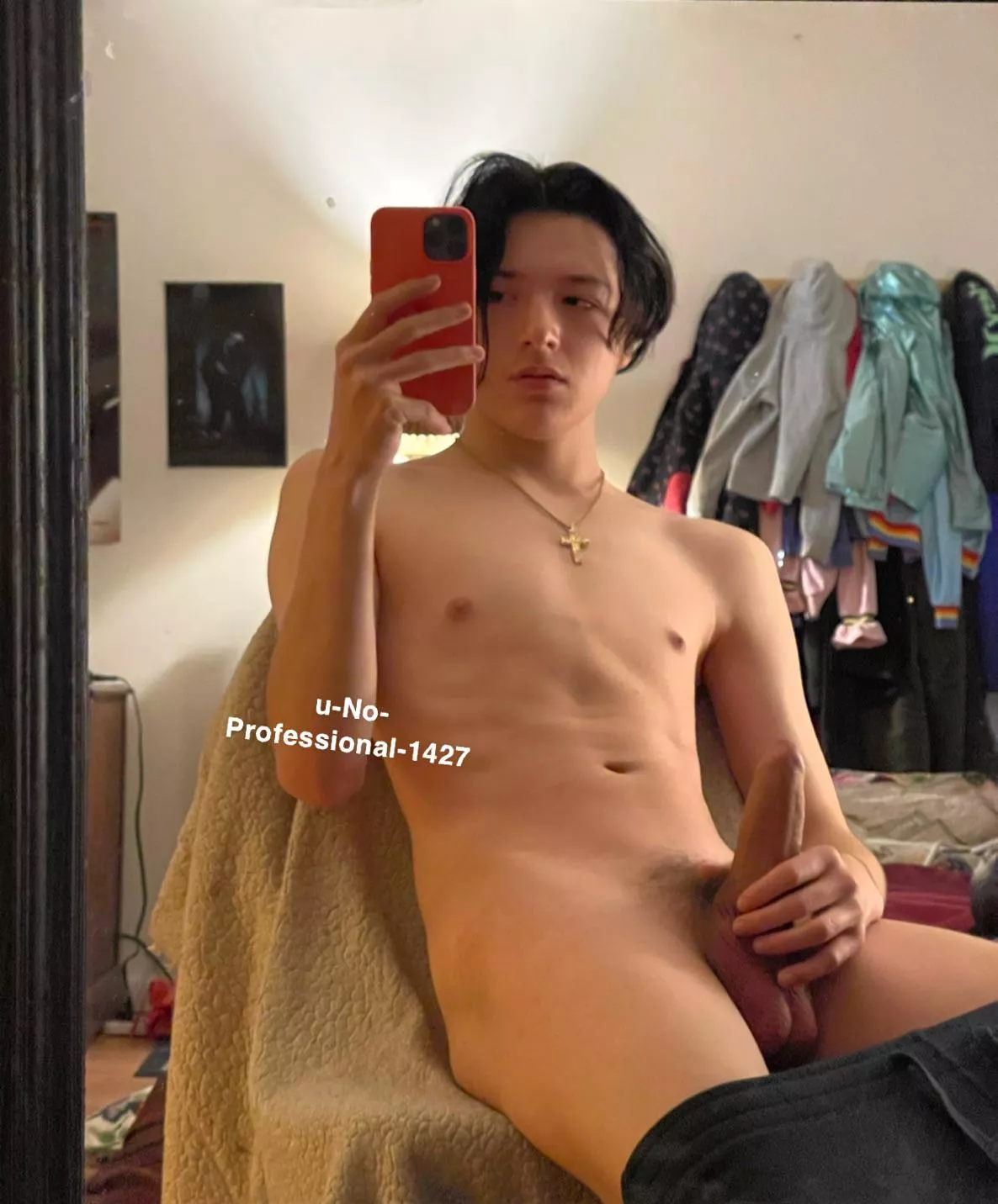 who wants to jerk with me 😏